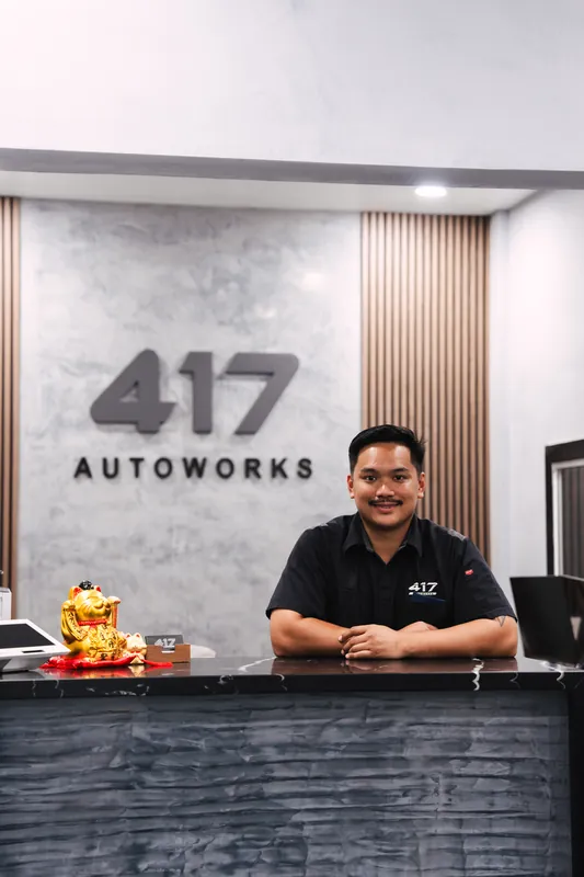 Smiling 417 Autoworks team member at the reception desk