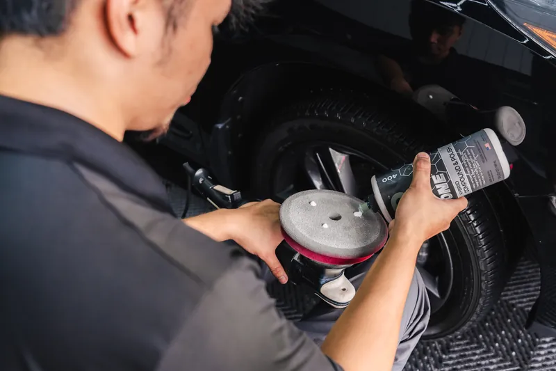 Machine-polishing a wheel arch after repair