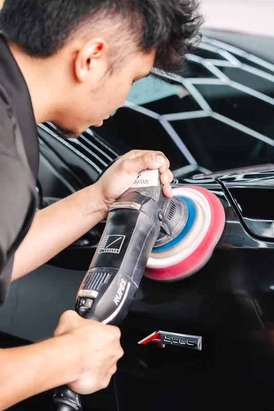 Working cutting compound with a dual-action polisher